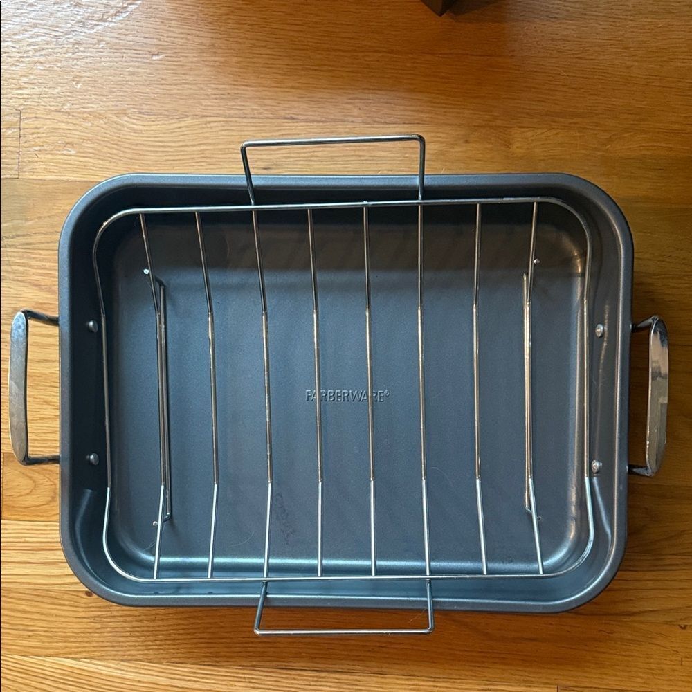 Farberware Roasting Pan with Rack!